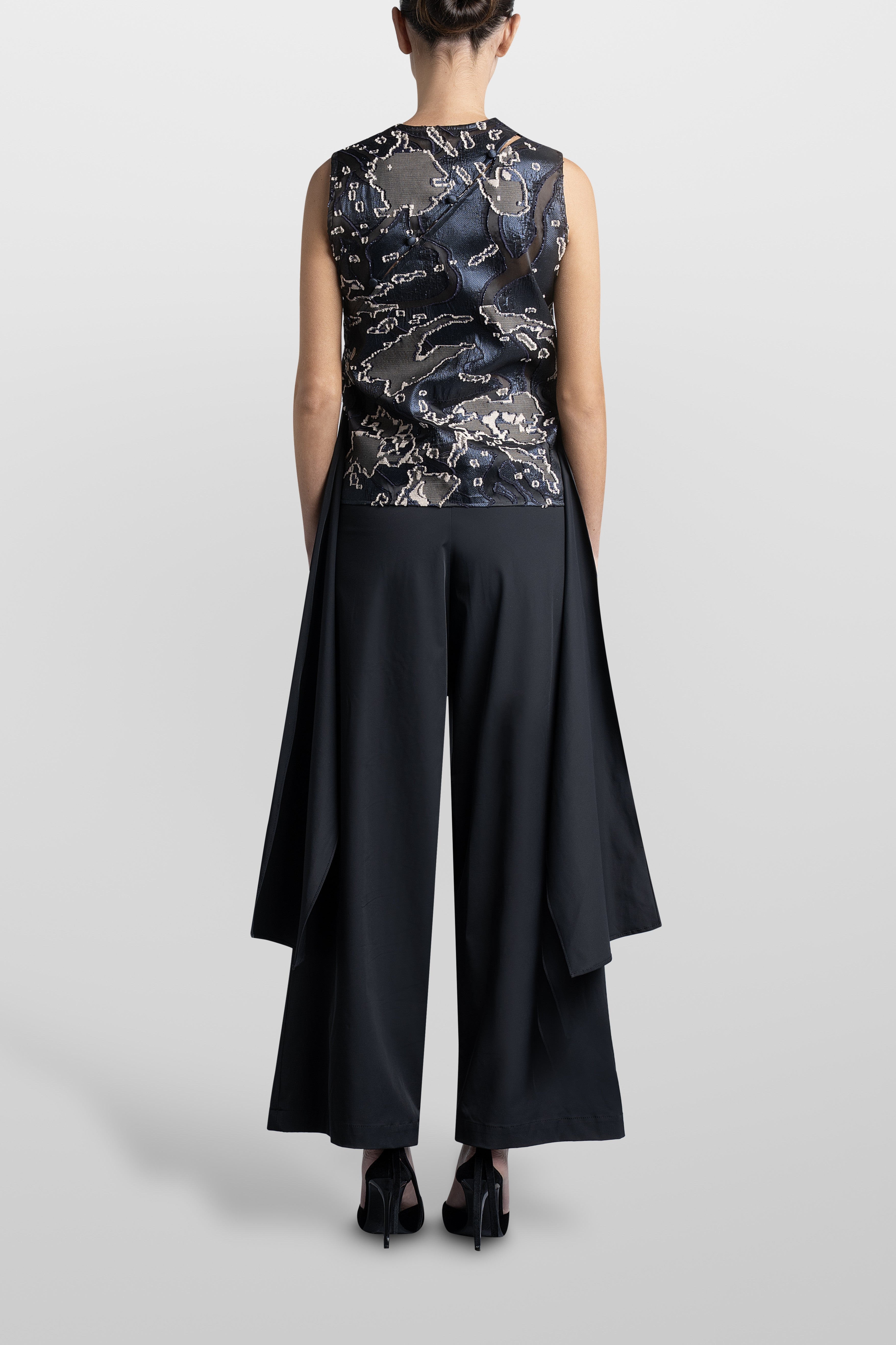 VOLANT TOP ASIMETRICO JACQUARD